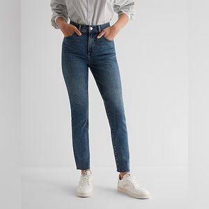 High-Waisted Raw Hem 90s Jeans (Straight Leg)